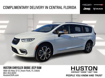 New 2026 Chrysler Pacifica Pinnacle w/ Trailer Tow Group