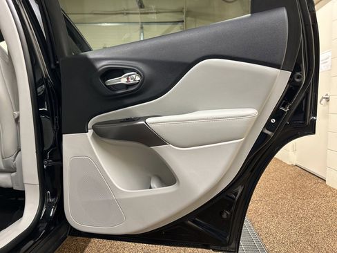 Used 2022 Jeep Cherokee Latitude Lux w/ Sun & Sound Group image 15