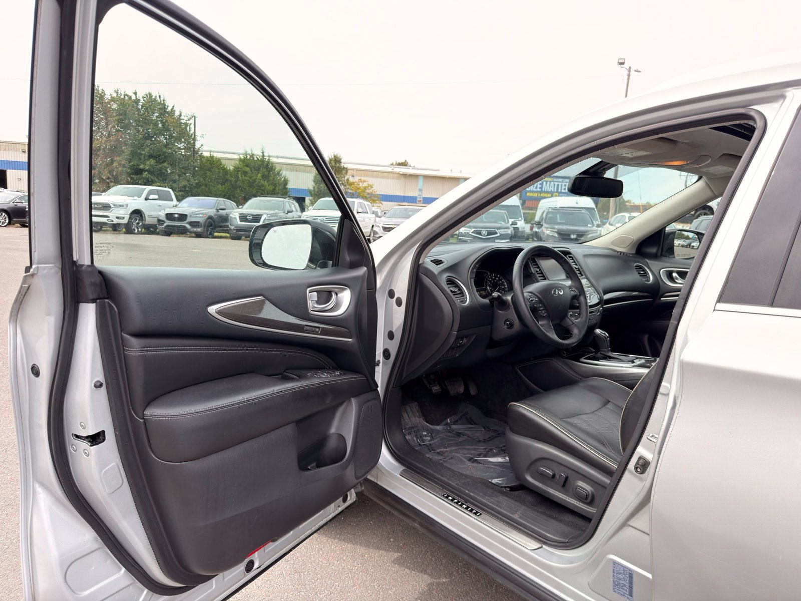 Used 2017 INFINITI QX60 Luxe w/ Premium Plus Package AWD/4WD image 13