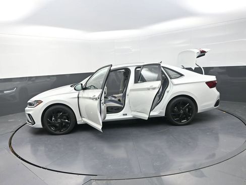 New 2026 Volkswagen Jetta SE image 29