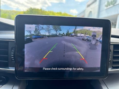 Used 2022 Ford Explorer XLT w/ Equipment Group 202A AWD/4WD image 22