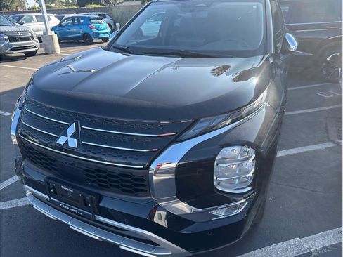 Used 2025 Mitsubishi Outlander SEL image 1