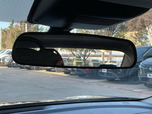 Used 2025 Nissan Sentra SV image 27