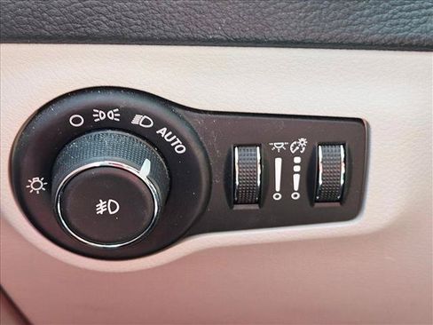 Used 2018 Jeep Compass Latitude w/ Popular Equipment Group FWD image 11