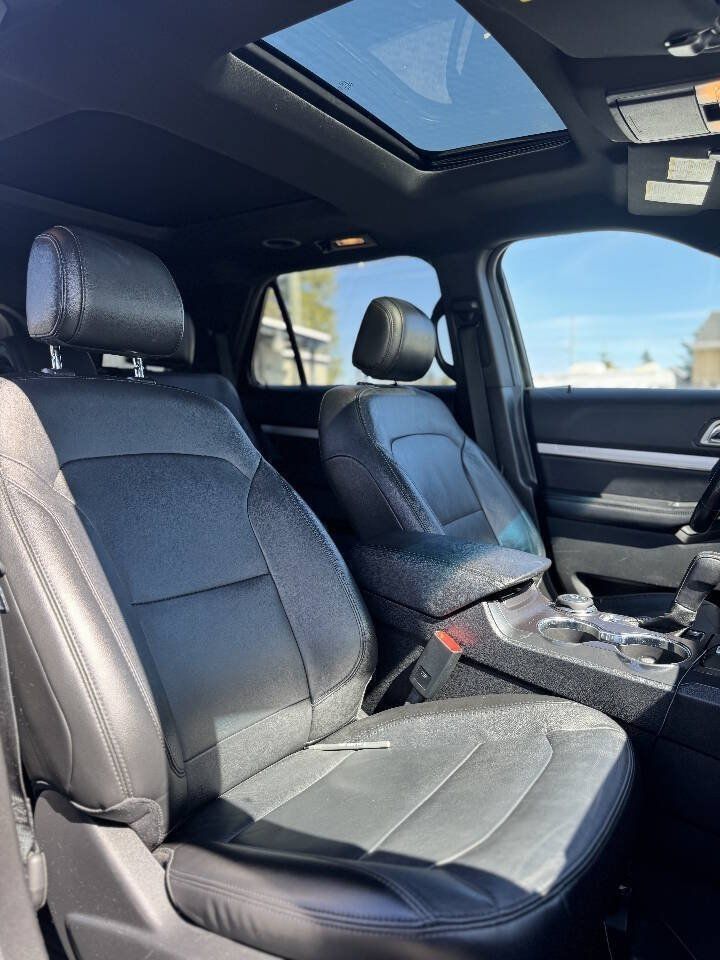 Used 2016 Ford Explorer XLT w/ Equipment Group 202A AWD/4WD image 8