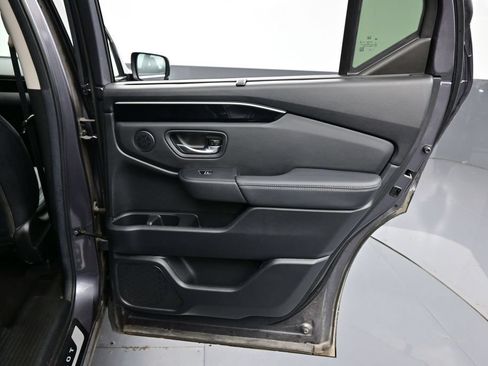 Used 2025 Honda Pilot EX-L image 33