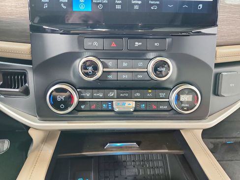 Used 2024 Ford Expedition Limited image 33