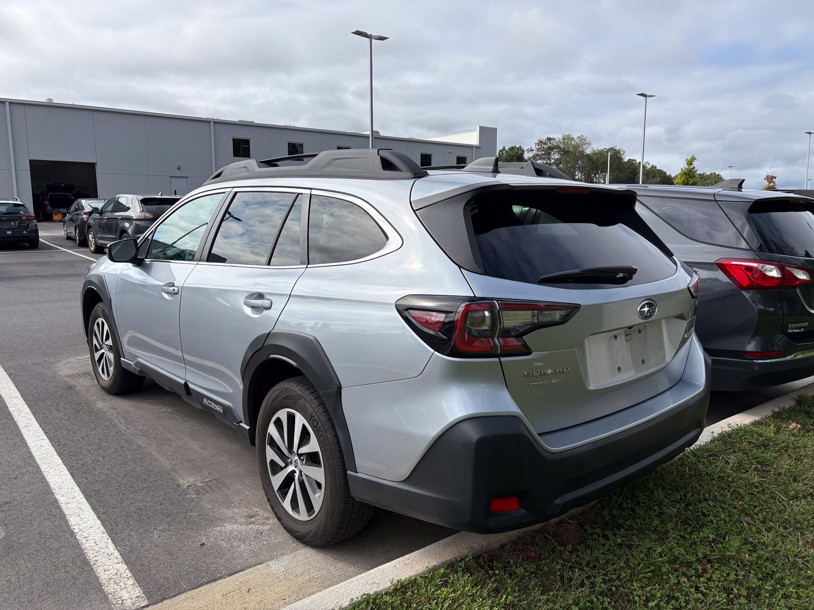 Used 2024 Subaru Outback Premium AWD/4WD image 4