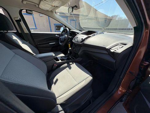 Used 2017 Ford Escape SE image 10