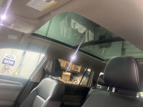 Used 2023 Volkswagen Atlas SE w/ Panoramic Sunroof Package AWD/4WD image 21