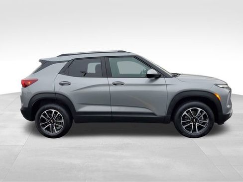 Used 2025 Chevrolet TrailBlazer LT w/ LT Cold Weather Package image 6