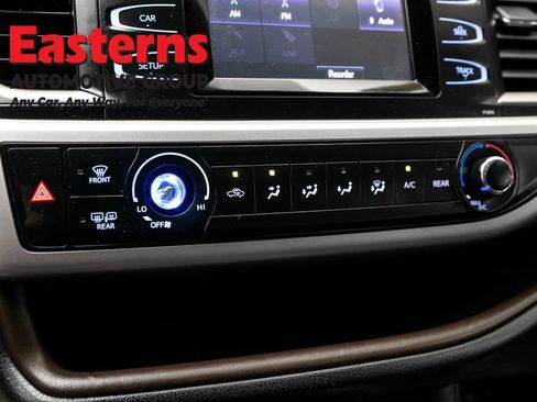 Used 2019 Toyota Highlander LE FWD image 19