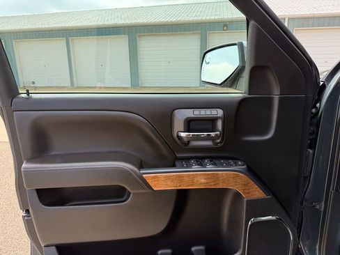 Used 2017 Chevrolet Silverado 1500 LTZ image 17