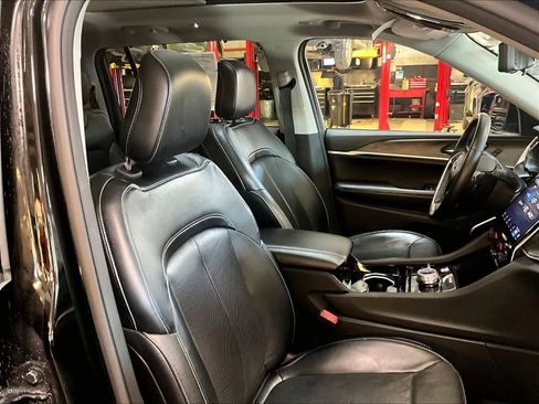 Used 2022 Jeep Grand Cherokee L Limited w/ Luxury Tech Group II image 11