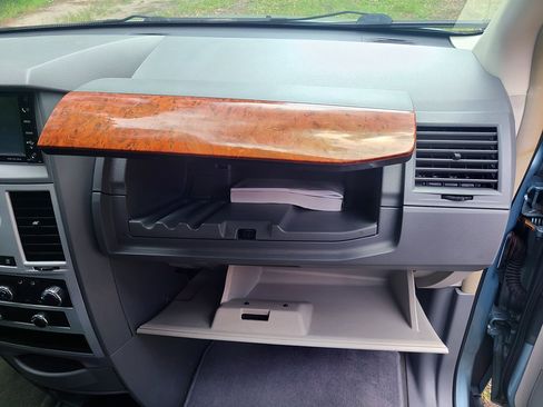 Used 2009 Chrysler Town & Country LX w/ Entertainment Group #1 image 29