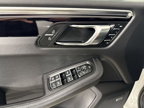 Certified 2023 Porsche Macan S AWD/4WD image 34