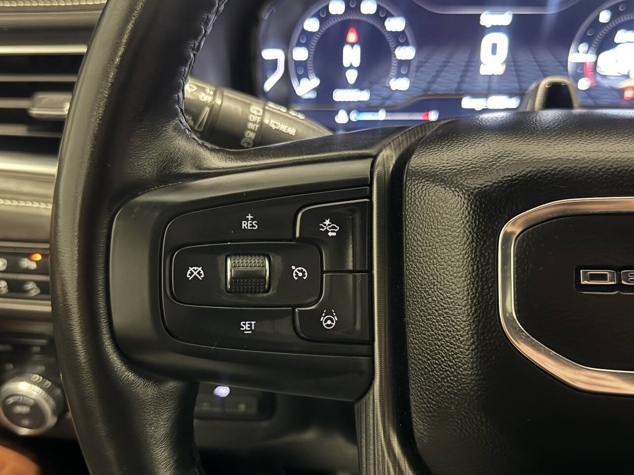 Used 2023 GMC Yukon Denali Ultimate AWD/4WD image 35