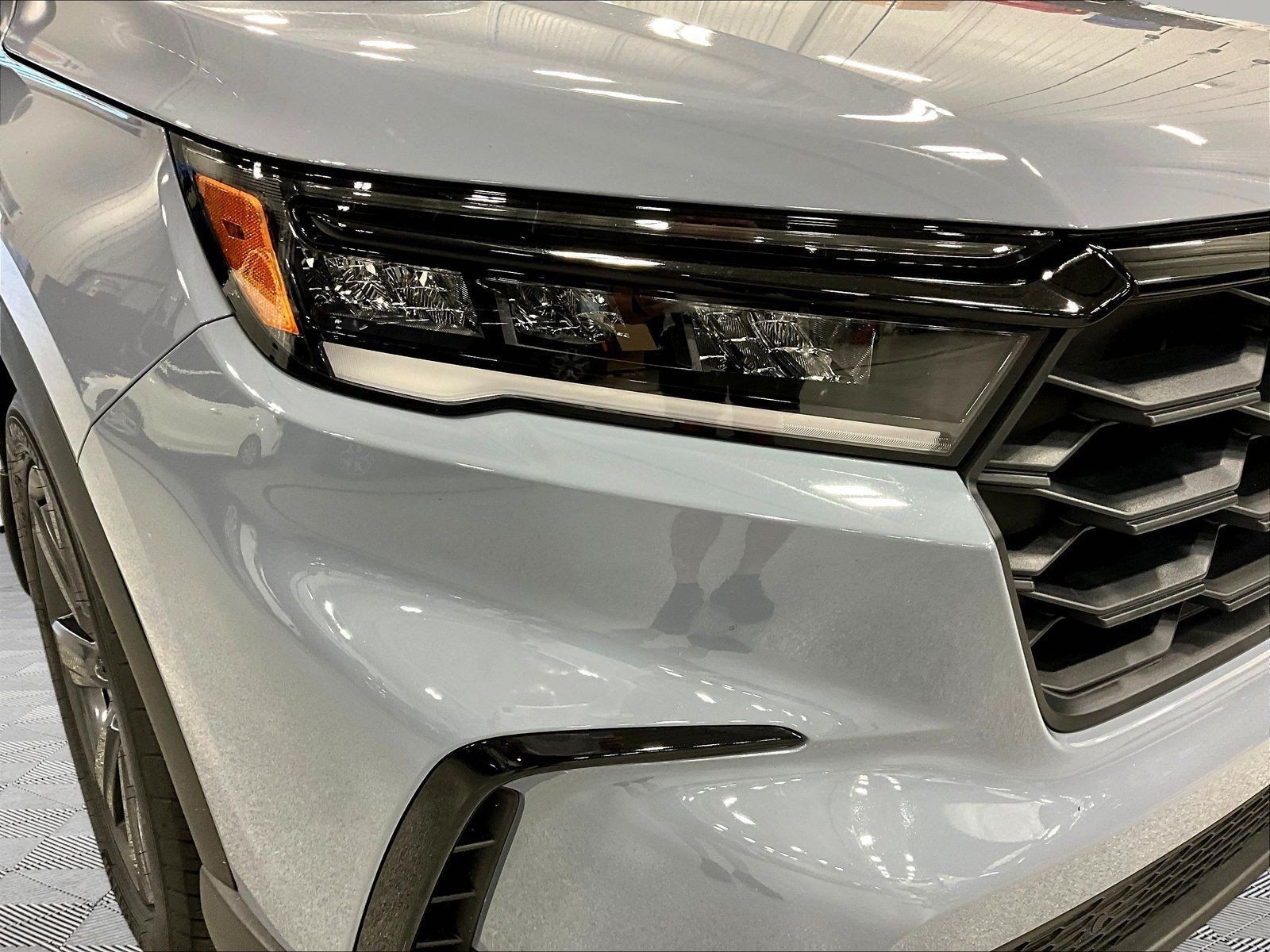 Used 2025 Honda Pilot Sport image 32