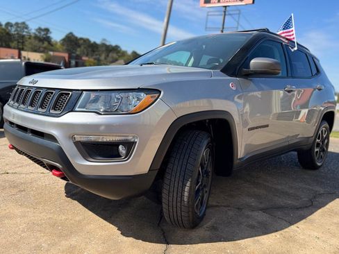 Used 2019 Jeep Compass Trailhawk AWD/4WD image 4