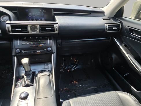 Used 2014 Lexus IS 250 w/ Navigation Package RWD image 4