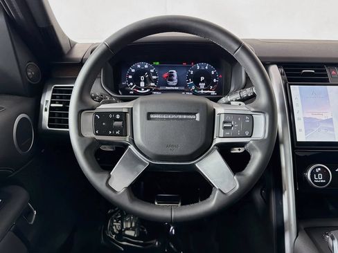 Used 2025 Land Rover Discovery Dynamic SE AWD/4WD image 11