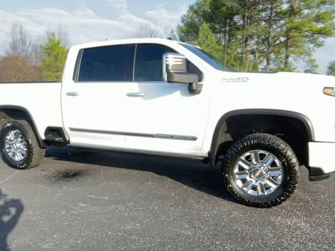 Used 2024 Chevrolet Silverado 2500 High Country w/ Technology Package image 2