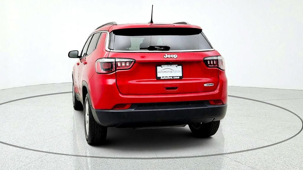 Used 2019 Jeep Compass Latitude FWD image 6