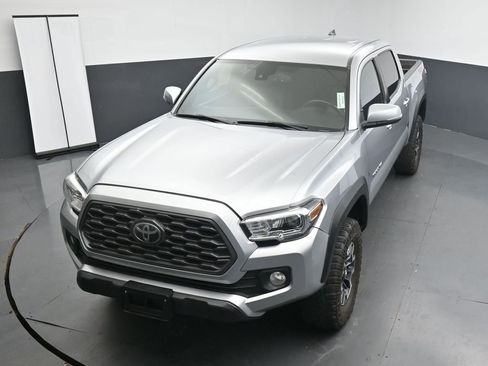 Used 2022 Toyota Tacoma TRD Off-Road w/ Technology Package AWD/4WD image 23