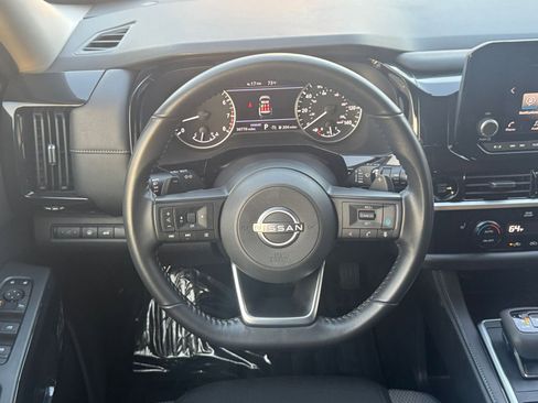 Used 2025 Nissan Pathfinder SV image 29