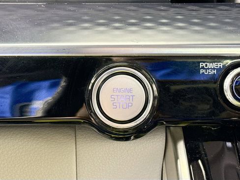 Used 2023 Kia Carnival SX Prestige FWD image 17