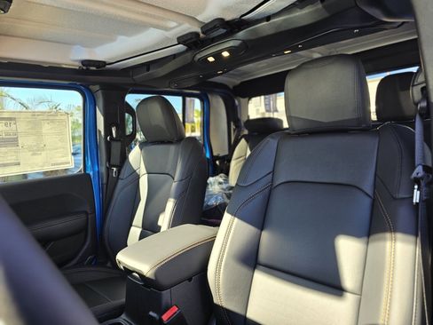 New 2026 Jeep Gladiator Sahara image 22