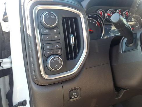 Used 2021 Chevrolet Silverado 1500 LT Trail Boss w/ Convenience Package II AWD/4WD image 4