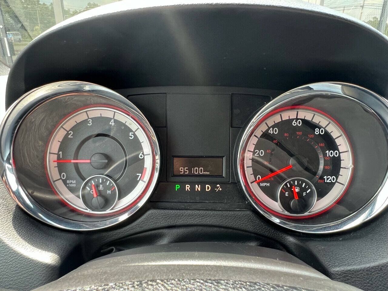 Used 2019 Dodge Grand Caravan SXT FWD image 17