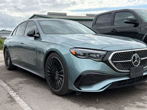 Used 2024 Mercedes-Benz E 350 4MATIC Sedan image 3