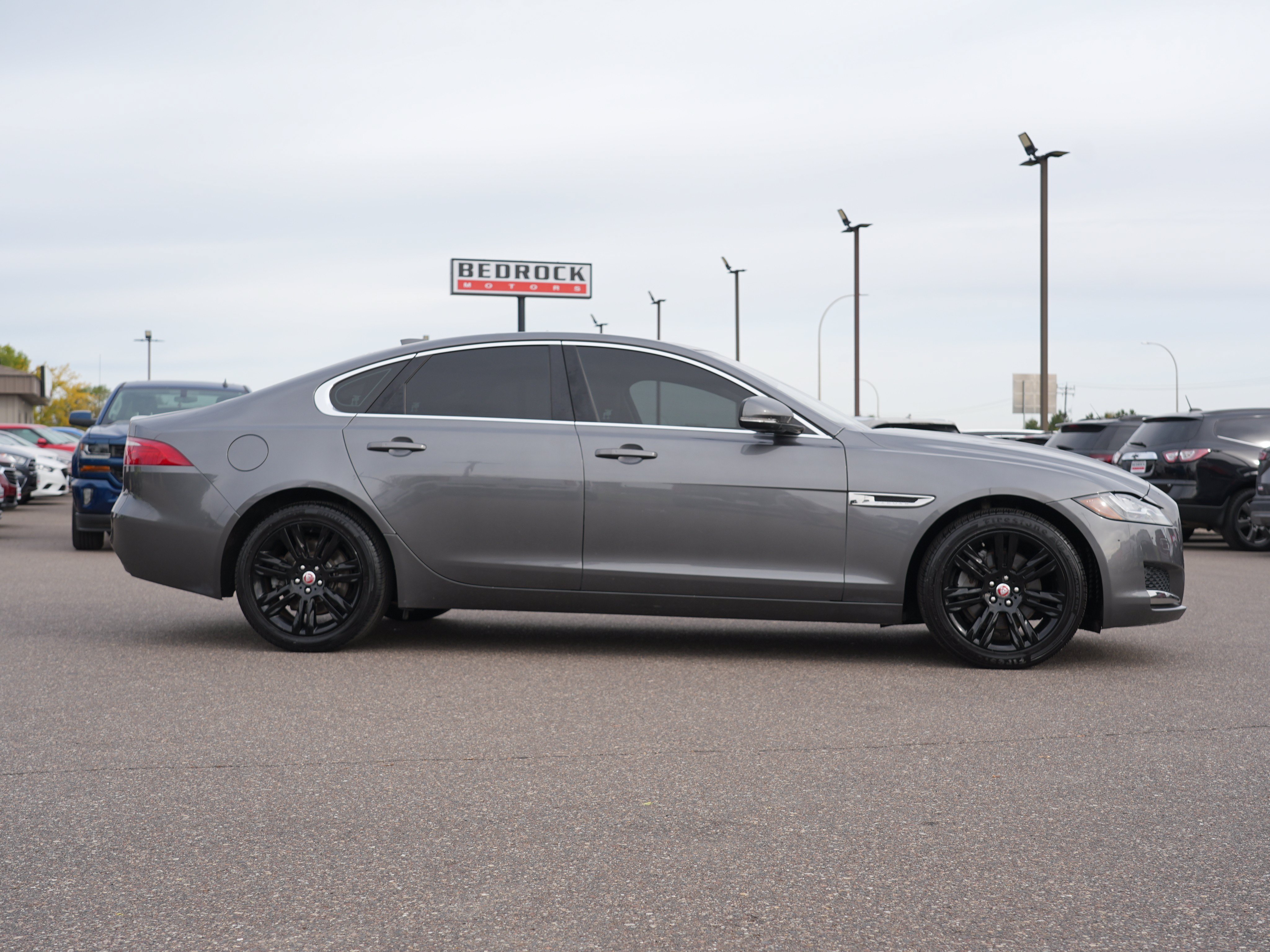 Used 2018 Jaguar XF Premium AWD/4WD image 2