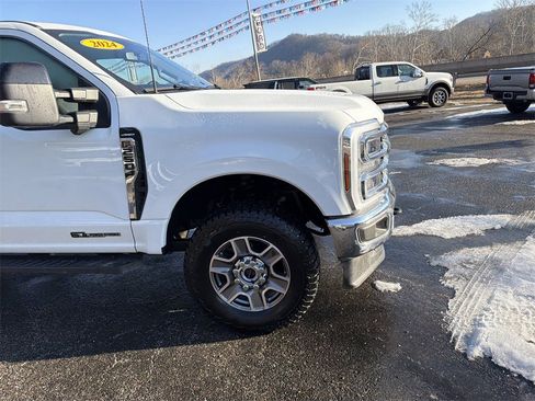 Used 2024 Ford F250 Lariat image 2
