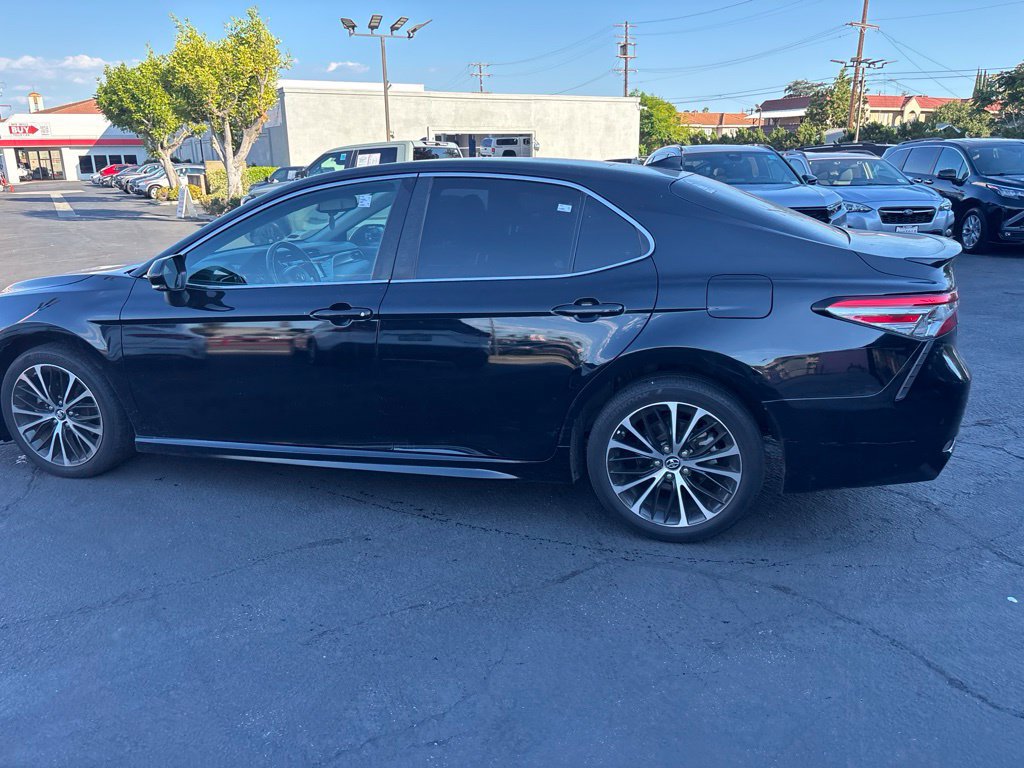 Used 2019 Toyota Camry SE w/ Convenience Package FWD image 7