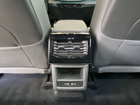 Used 2024 Volkswagen ID.4 2WD image 33
