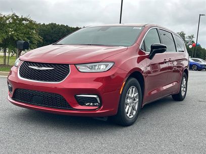 New 2026 Chrysler Pacifica Select