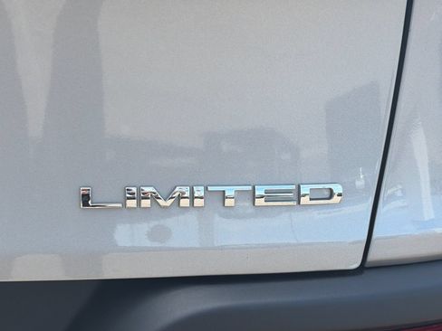 Used 2017 Jeep Cherokee Limited AWD/4WD image 29