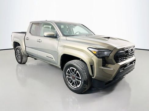 Used 2025 Toyota Tacoma TRD Sport AWD/4WD image 4