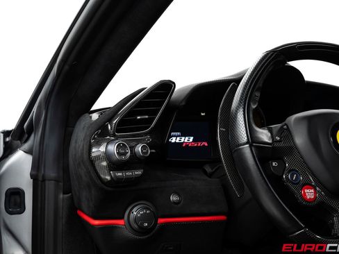 Used 2020 Ferrari 488 Pista Coupe RWD image 30