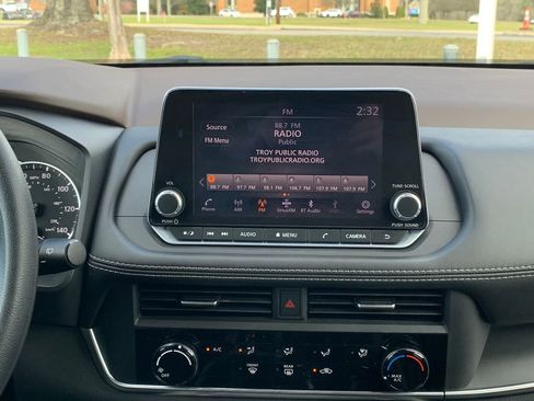 Used 2023 Nissan Rogue S image 15