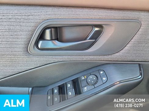 Used 2023 Nissan Rogue S image 27