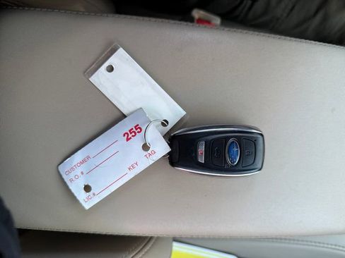 Used 2017 Subaru Outback 2.5i Limited image 32