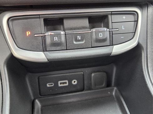 Used 2024 GMC Terrain SLE AWD/4WD image 26