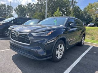 Used 2022 Toyota Highlander L FWD video 2