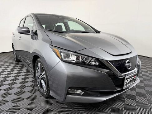 Used 2019 Nissan Leaf SV w/ SV Technology Package FWD image 5