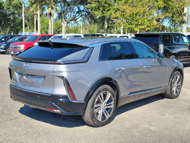 Used 2024 Cadillac Lyriq Luxury AWD/4WD image 4