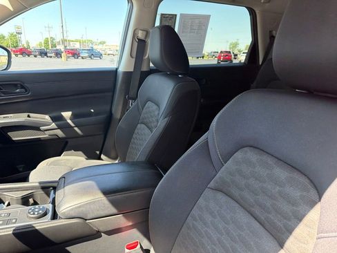 Used 2023 Nissan Pathfinder SV AWD/4WD image 12